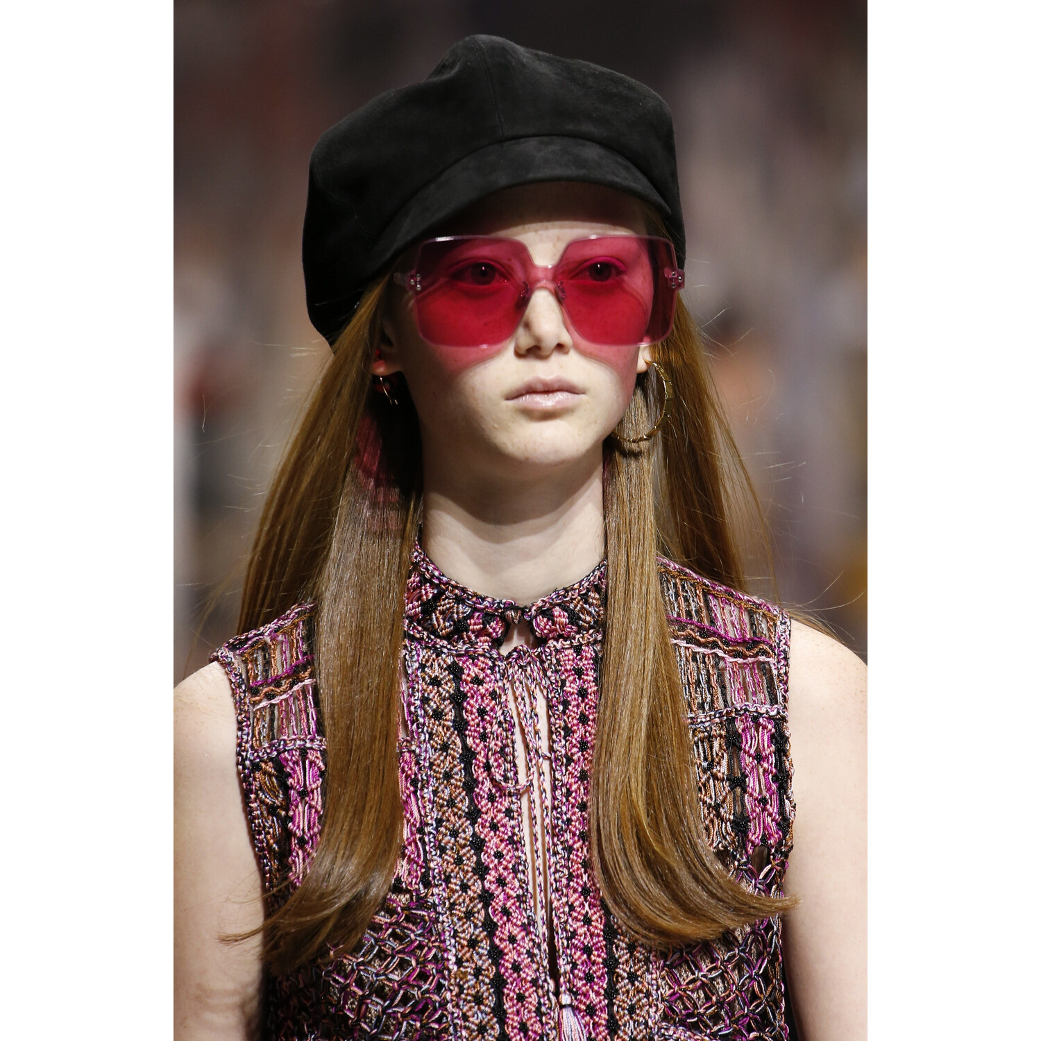 Фото Details Christian Dior , Details Dior Fall 2018 Ready-to-Wear , Детали показа Кристиан Диор , Детали показа Диор осень зима 2018 , Fashion show , неделя моды в Париже , PFW , Мария Грация Кьюри , Mainstyles